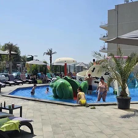 Sunrise Beach Pool & Spa Langa Plaja *