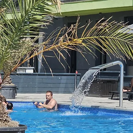 アパート Sunrise Beach Pool & Spa Langa Plaja ナボダリ