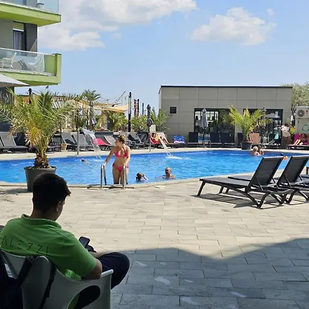Sunrise Beach Pool & Spa Langa Plaja *